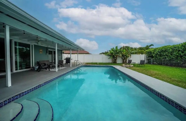 Sunny, Quiet, Open concept 3 bedroom home with pool