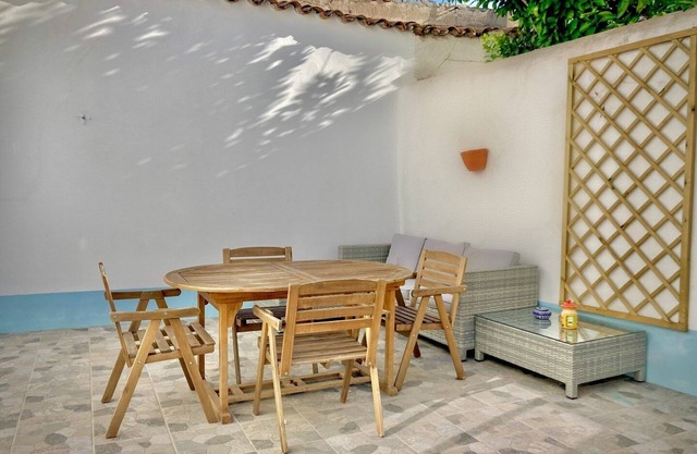 Sunny respite in Evora