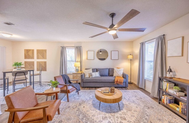 Sunny Sagebrush Stay - Suite