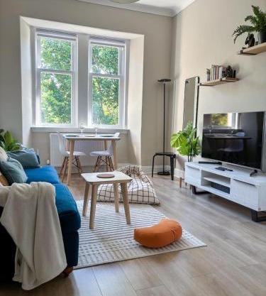 Sunny Scandi Edinburgh Retreat 1BR, Close to Murrayfield and Convenient Transportation to City Centre