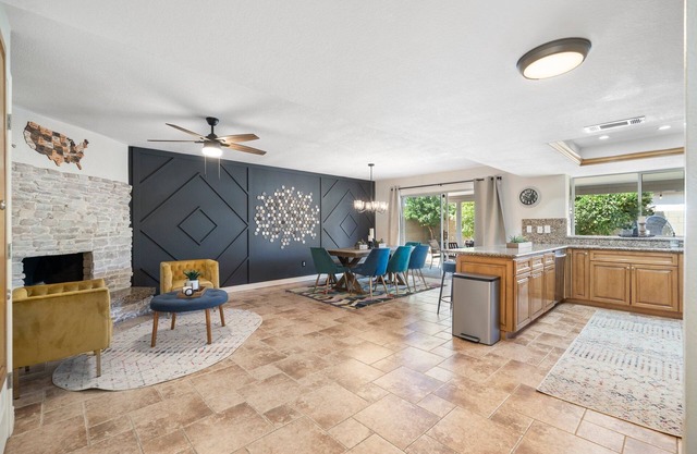 Sunny Scottsdale Escape with pool/hot tub and amazing location!