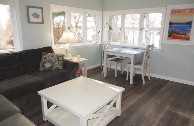 Sunny Seaside Cottage with Beautiful Sunset Views