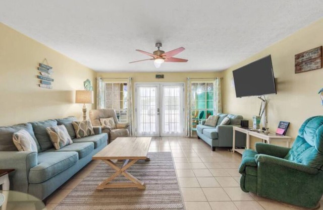 Sunny Seaside Townhouse - Your Perfect Summer Escape