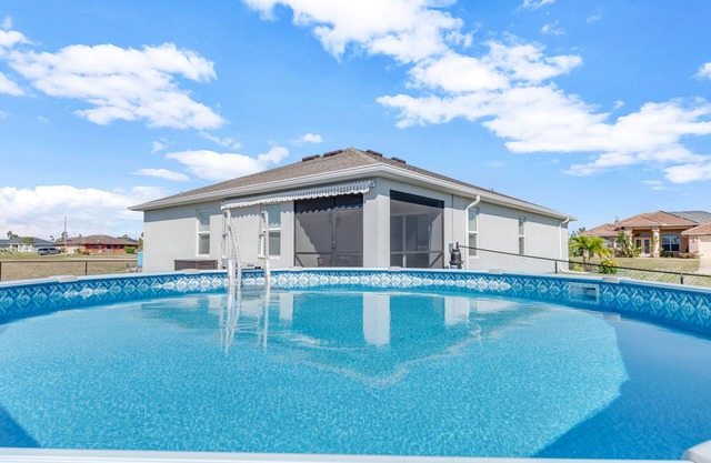 Sunny Shore Retreat: Pool, Golf, Softball