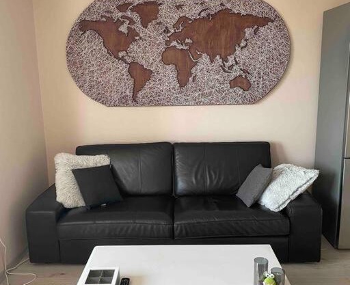 Sunny Spacious Apartment in a Great Location
