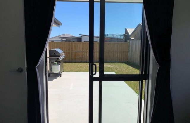 Sunny spacious home with great entertaining - Perfect for families