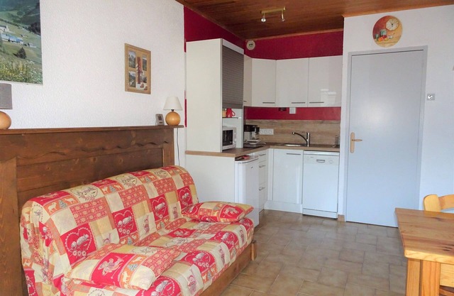 Sunny Studio with Great View, Terrace, and Garage - Close to Shops and Ski Lift