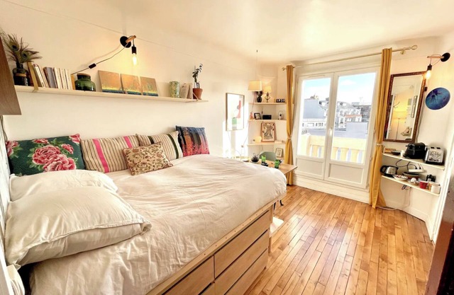 Sunny Studio with Balcony & Panoramic View