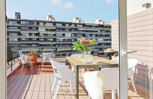 Sunny terrace 3BR luxury Penthouse - Ferran Batik