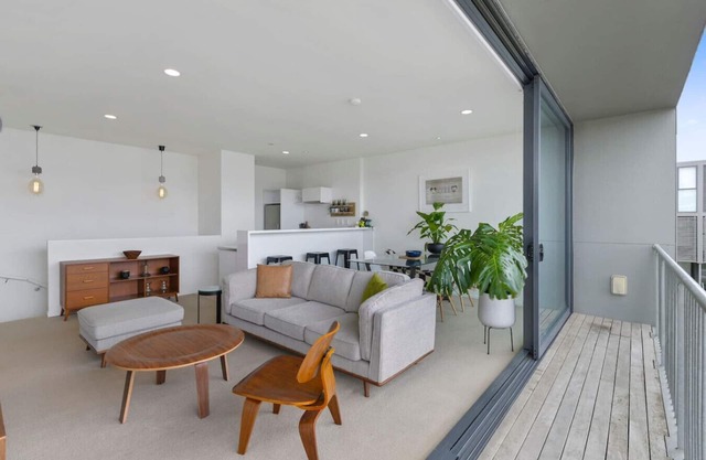 Sunny Townhouse with City Views w/Aircon+Carpark