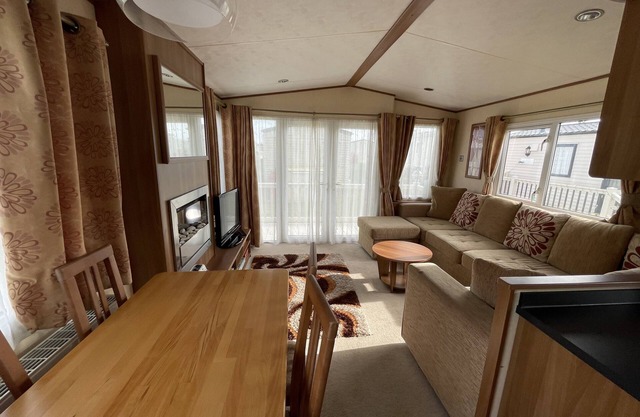 Sunny View - with wrap around decking (D/F)