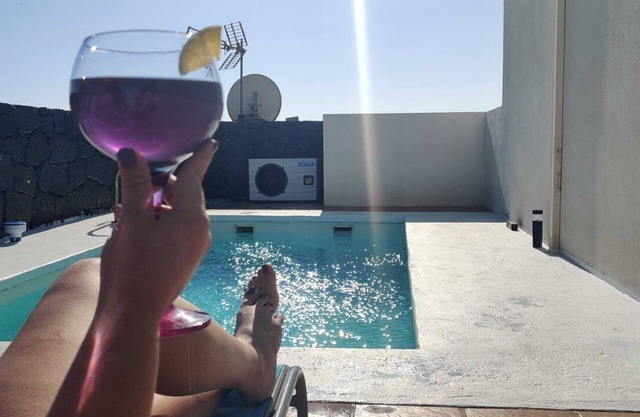 Sunny villa, private heated pool, WIFI and BBQ near Papagayo Beach and marina