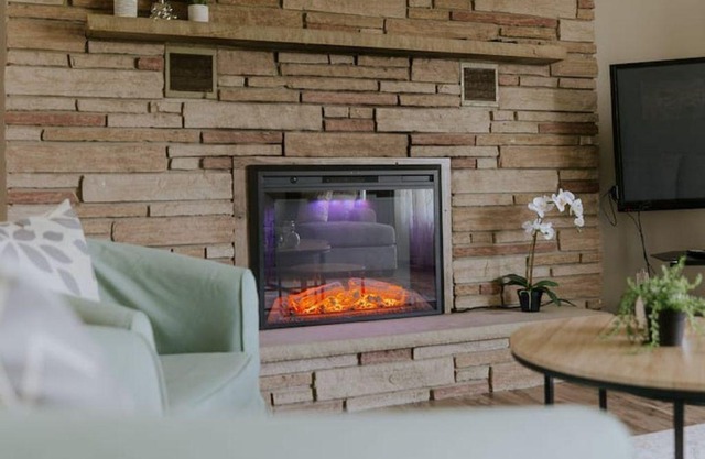 Sunny Villa w/Hot Tub + Volleyball Net & Fire Pit - Escape, Play & Unwind