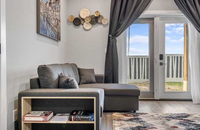 Sunny Walk-out Unit | Free HiSpeed WiFi & Parking | Near Grocery