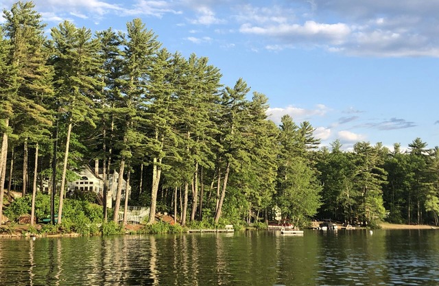 Sunny Waterfront Family Friendly Little Sebago Home