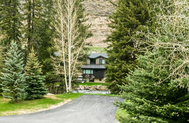 Sunny West Vail Townhome near Hiking, Skiing & Vail Village