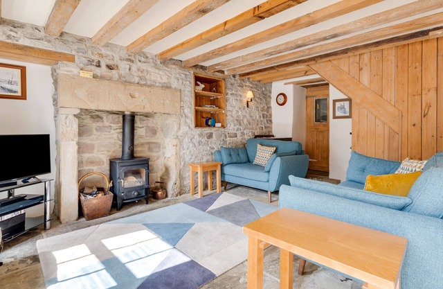 Sunnylea - Two Bedroom House, Sleeps 4