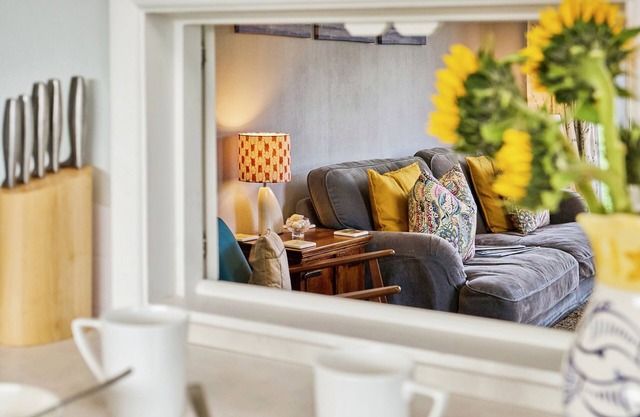 Sunnyside - a house that sleeps 5 guests in 3 bedrooms in the wonderful town of Seaview