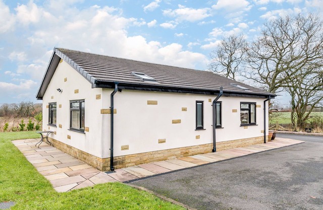 SUNNYSIDE SHREYAS, family friendly, with a garden in Ribchester
