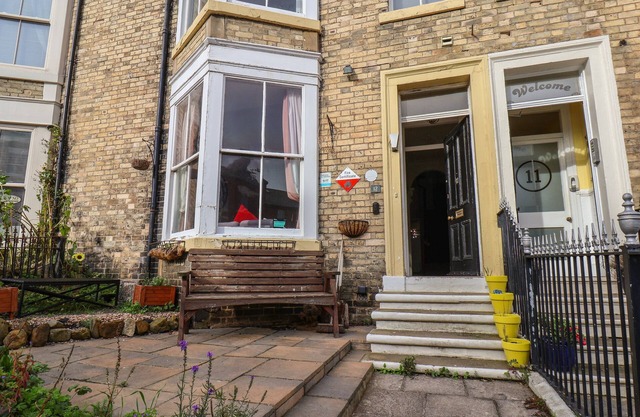 SUNNYVALE HOUSE, pet friendly, character holiday cottage in Whitby