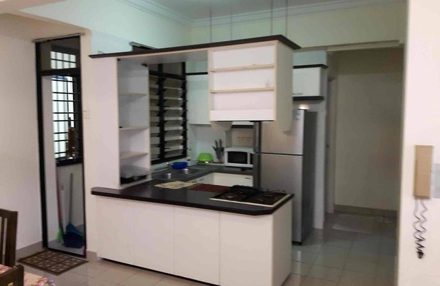 Sunnyville Condominium, Batu Uban