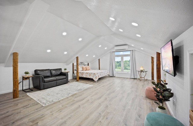 Sunrise Acres - Barndo Loft Studio