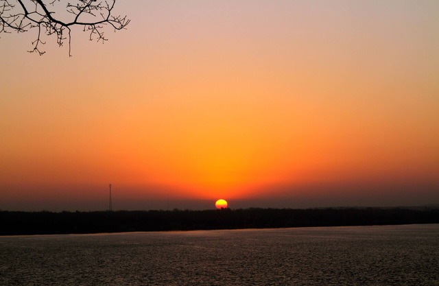 "Sunrise Cottage" Beautiful Lakefront Panoramic View W/Hot Tub and Boat Dock