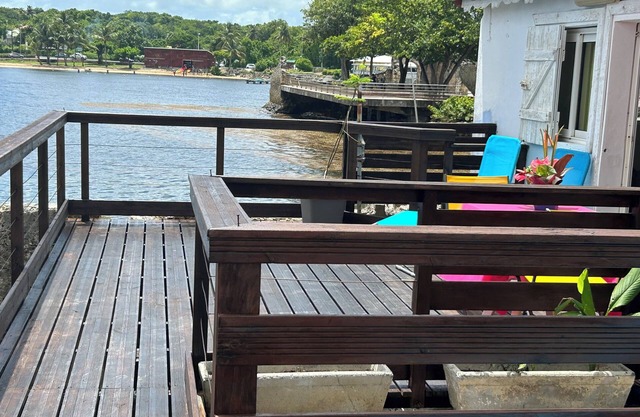 Sunrise Cottage, directly on the beach