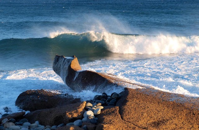 sunrise directly at the sea
