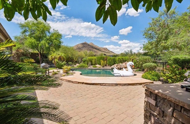 Sunrise Retreat - Backyard Oasis - Beautiful Views