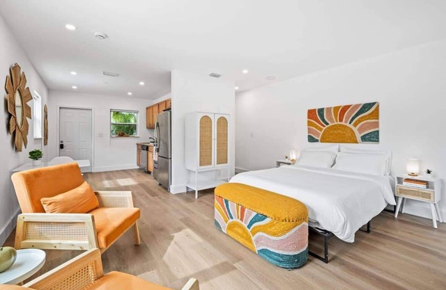 Sunrise Studio-Bright 1 Bed 1 Bath