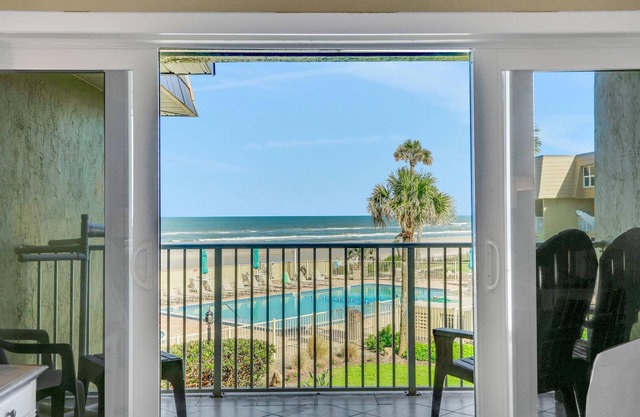 Sunrise, Sunset, Repeat. Ocean view from every angle! Top notch vacation home