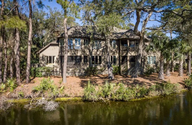 Sunroom with lagoon views to enjoy nature! Discounts for long, off-season stays!