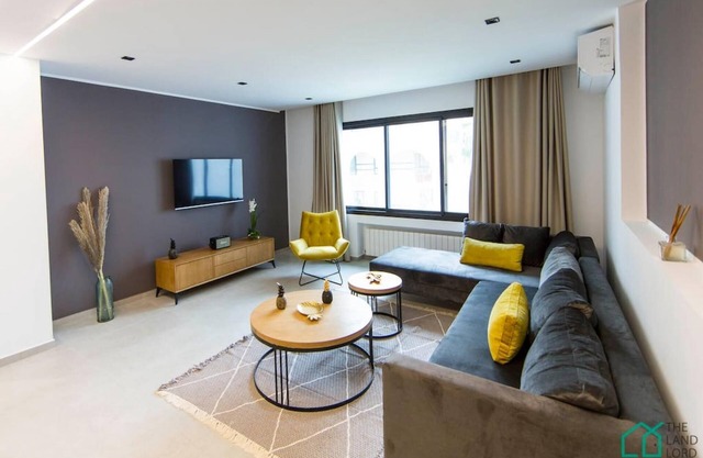 SUNSET 201: Luxury 2bds with gym