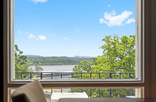 Sunset Balcony - Lakeview Suite w/2 Queens, Swim Up Bar, Resort Pool Access