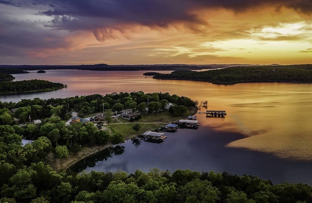 Sunset Bay on Bull Shoals Lake- Howard Creek area!