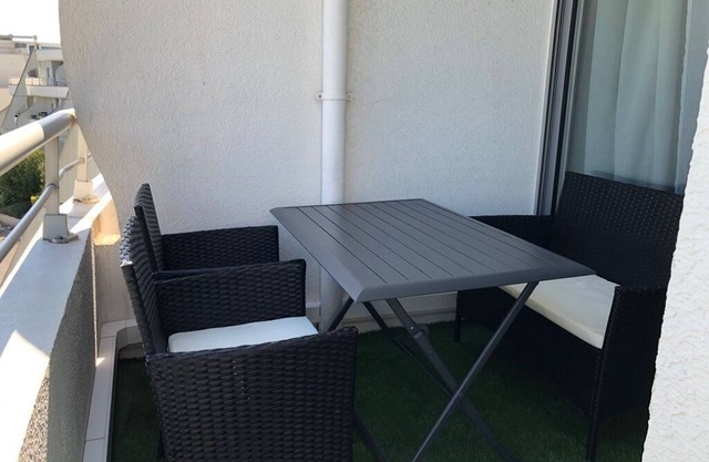 Sunset beach access 37/38, 4-person apartment, air-conditioned, wifi and private parking
