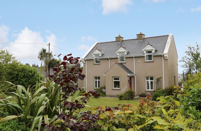 SUNSET COTTAGE CARRICK, family friendly in Derrybeg, County Donegal