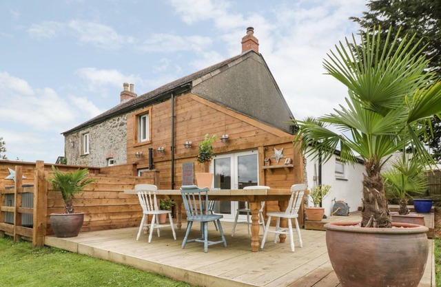 SUNSET COTTAGE, pet friendly, with a garden in Gorran Churchtown