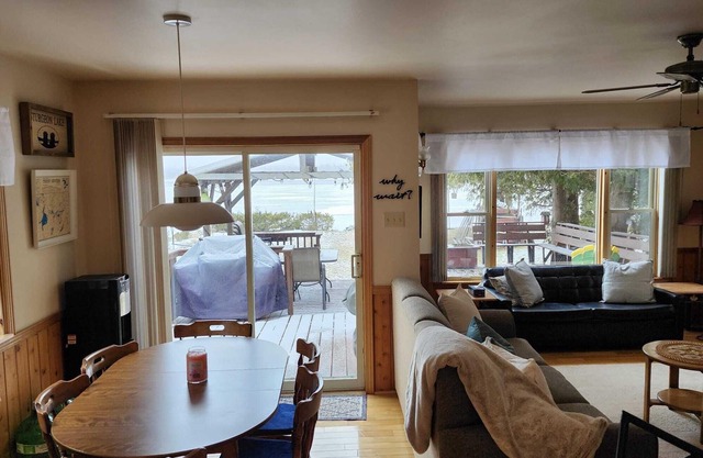 Sunset Haven in Fenelon Falls - Beautiful weed-free waterfront with AC/WIFI! n