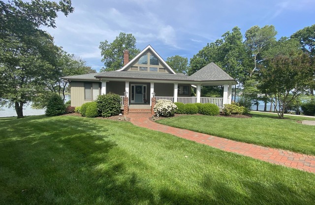 Sunset Lake House with private dock and game room