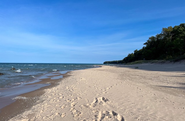 Sunset Landing - Private Sandy Beach, Lamkin Drive 3 BD, 2 BATH (Sleeps 6)