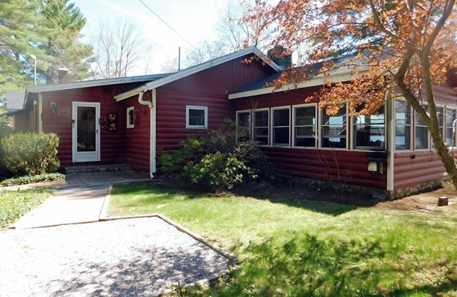 Sunset point waterfront home on with lots of outdoor space! Pet-friendly!