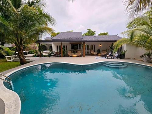 Sunset Retreat at Heart of Miami with pool