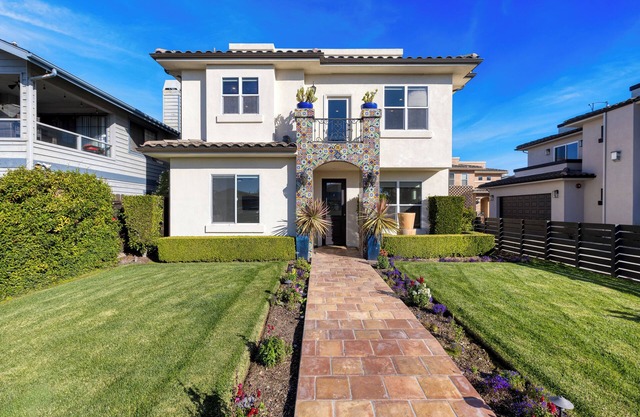 Sunset Serenity by AvantStay | Rooftop w/Hot Tub & Fire Pit, 3 Blocks to Beach!
