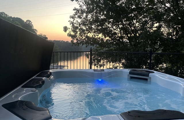 Sunset Summit - Amazing Lake Lanier Views & Amenities