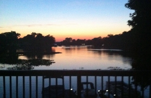 Sunset View, 2 Story Lake Home, 4br, 2bth, Sleeps 12 Comfortably