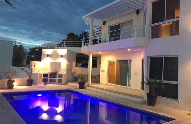 Sunset Villa. A view of the best sunsets and the Sea of Cortez at a private pool