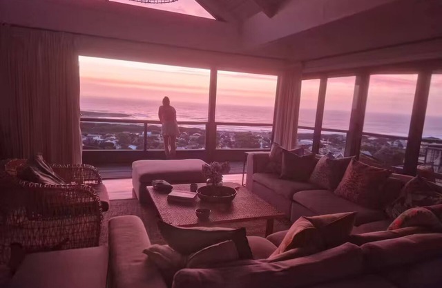 Sunset Villa Scarborough with Pool and Garden