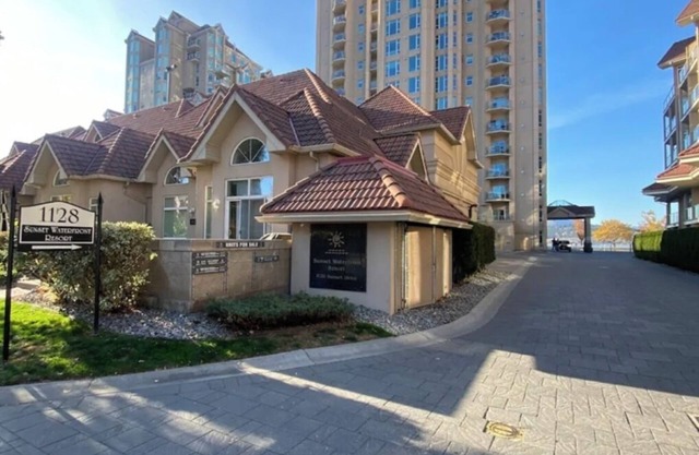 Sunset Waterfront Resort, Townhouse 1. Downtown Kelowna in the cultural district
